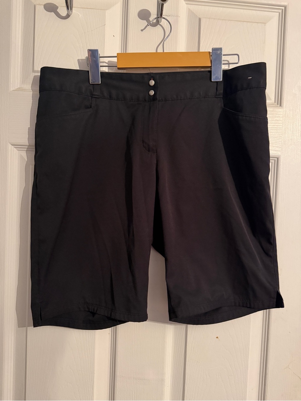 Adidas Women’s Golf Shorts, Size 12, Black.